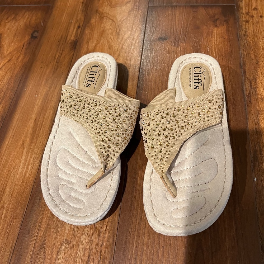 Cliffs By White Mountain Calling Women's Thong Sandals Sand Size 6